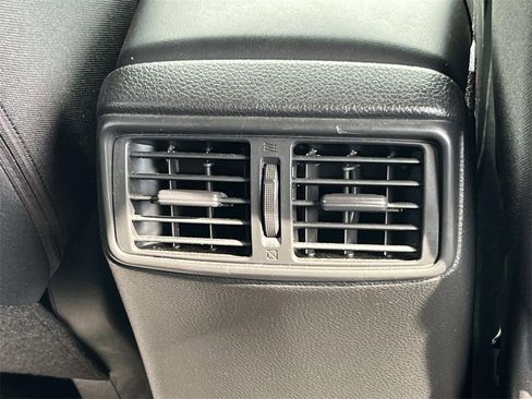 Used 2018 Nissan Rogue SV image 14