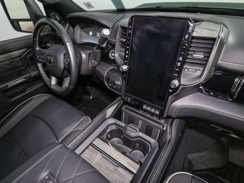 Used 2025 RAM 3500 Limited AWD/4WD image 17