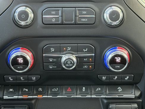 Used 2021 GMC Sierra 1500 AT4 w/ AT4 Premium Package image 9