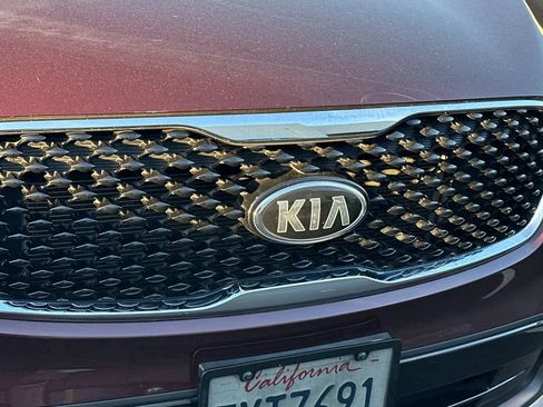 Used 2017 Kia Sorento EX image 8
