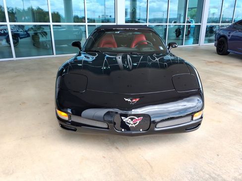 Used 2004 Chevrolet Corvette Convertible w/ Preferred Equipment Group RWD image 2