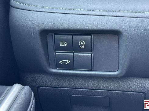 Used 2024 Toyota Highlander LE image 35