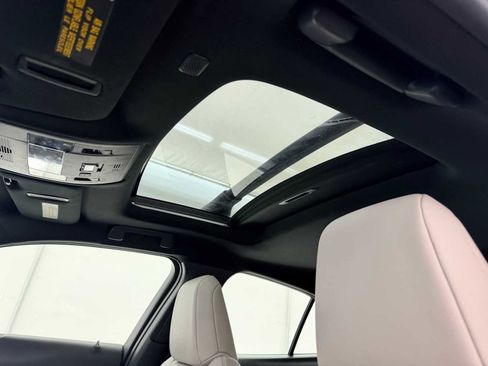 Used 2019 Lexus UX 250h w/ Premium Package image 19