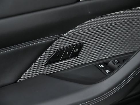Used 2021 BMW M4 Competition w/ M Carbon Exterior Package RWD image 19