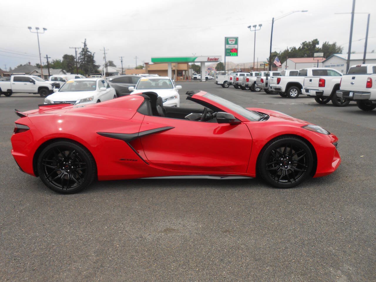 Used 2024 Chevrolet Corvette Z06 RWD image 2