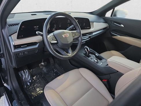 Certified 2024 Cadillac XT4 Luxury w/ Cold Weather Package image 16