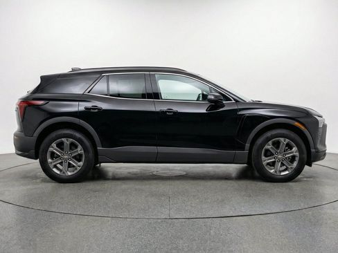 Used 2025 Chevrolet Blazer LT FWD image 11
