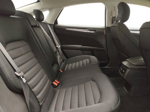 Used 2015 Ford Fusion SE image 19