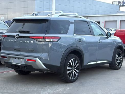 Used 2025 Nissan Pathfinder Platinum image 5