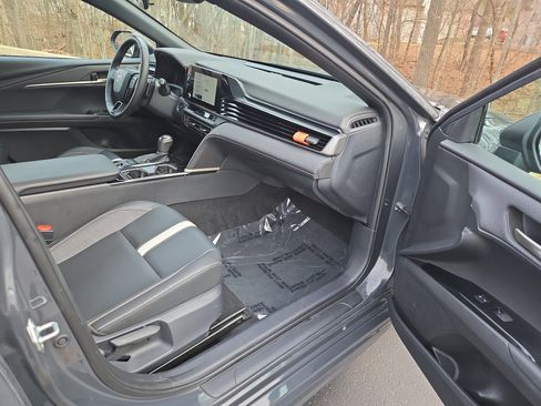 Used 2025 Toyota Camry LE image 23