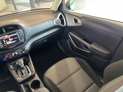 Used 2025 Kia Soul LX w/ LX Technology Package FWD image 32
