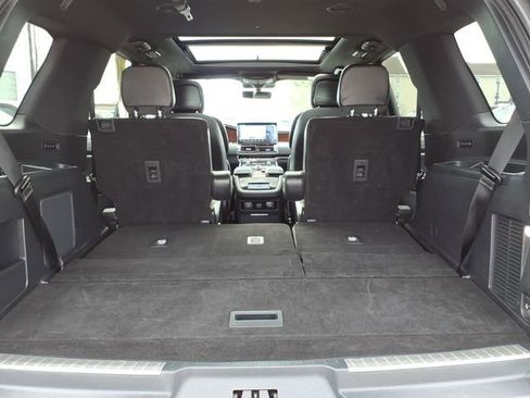 Used 2024 Lincoln Navigator Premiere AWD/4WD image 10
