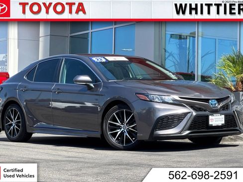 Certified 2022 Toyota Camry SE FWD image 1