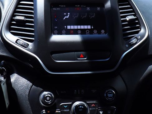Used 2019 Jeep Cherokee Latitude w/ Popular Appearance Group FWD image 43