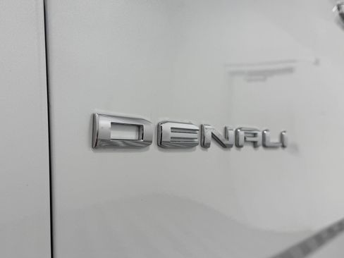 Used 2023 GMC Yukon Denali Ultimate AWD/4WD image 11