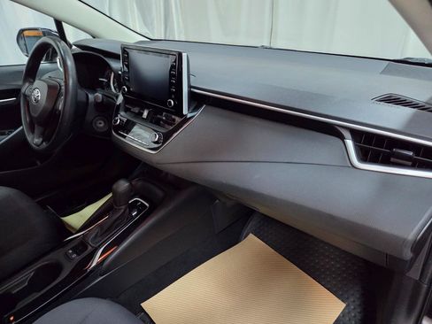 Used 2020 Toyota Corolla LE FWD image 19