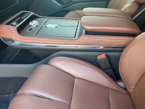 New 2025 Lincoln Navigator Reserve image 22