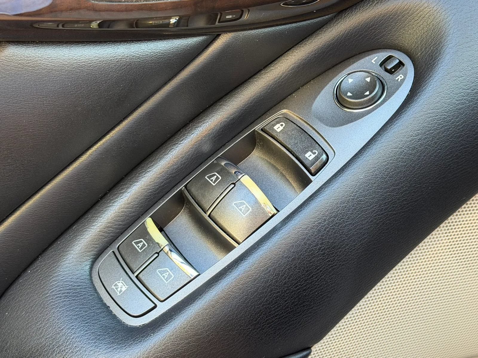 Used 2014 INFINITI Q50 w/ Technology Package RWD image 19