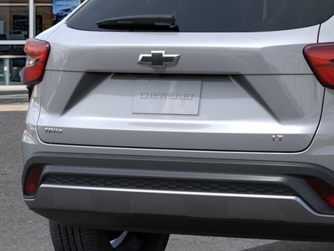 New 2026 Chevrolet Trax LT w/ Driver Confidence Package FWD image 38