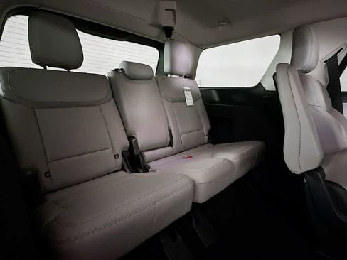 New 2026 Ford Expedition Active image 30