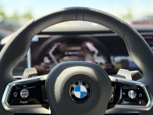 Used 2025 BMW 760i xDrive w/ Luxury Rear Seating Package image 12