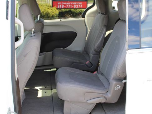 Used 2017 Chrysler Pacifica Touring Plus w/ Tire & Wheel Group image 45