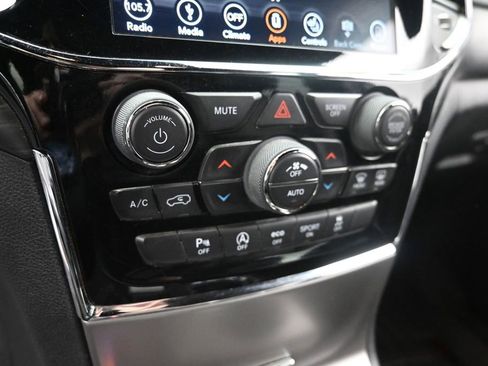 Used 2019 Jeep Grand Cherokee Altitude AWD/4WD image 17