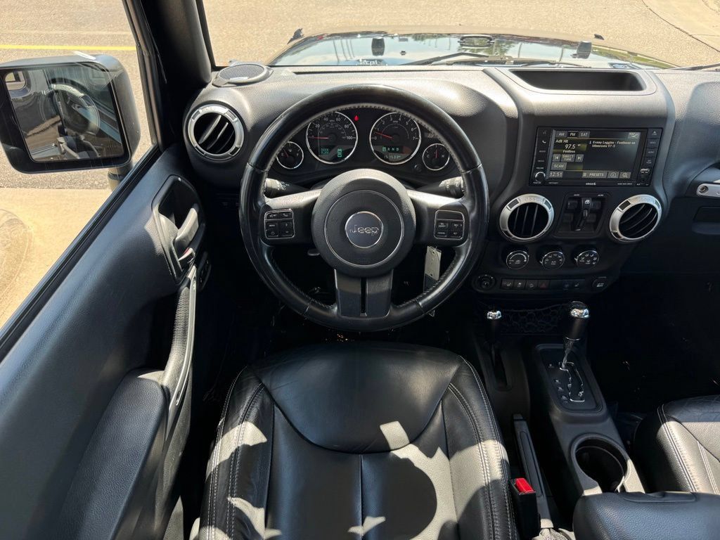 Used 2016 Jeep Wrangler Unlimited Rubicon w/ Dual Top Group AWD/4WD image 10
