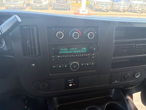 Used 2016 Chevrolet Express 3500 RWD image 23