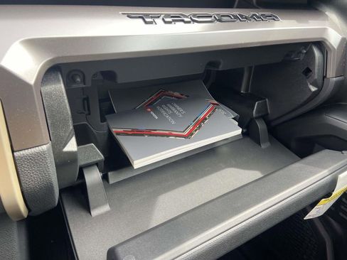 Used 2026 Toyota Tacoma TRD Sport w/ TRD Sport Upgrade Package image 33