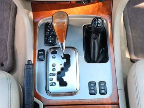 Used 2005 Lexus LX 470 4WD image 26