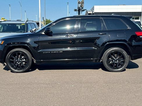 Used 2020 Jeep Grand Cherokee Altitude AWD/4WD image 7