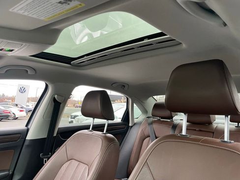 Used 2020 Volkswagen Passat 2.0T SEL image 27