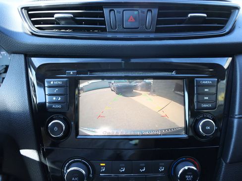 Used 2018 Nissan Rogue S AWD/4WD image 29