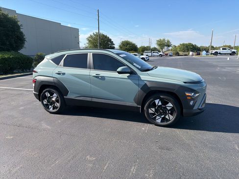 Used 2025 Hyundai Kona SEL image 2