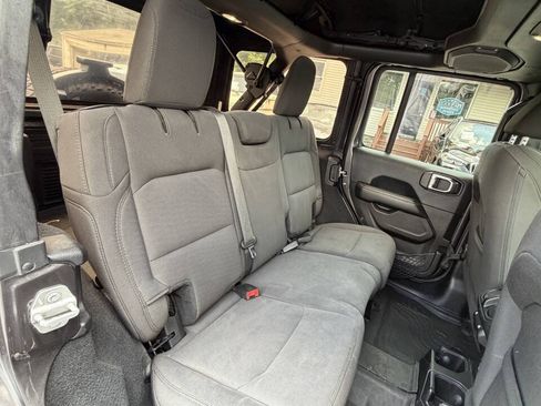 Used 2019 Jeep Wrangler Unlimited Sahara w/ Cold Weather Group AWD/4WD image 17
