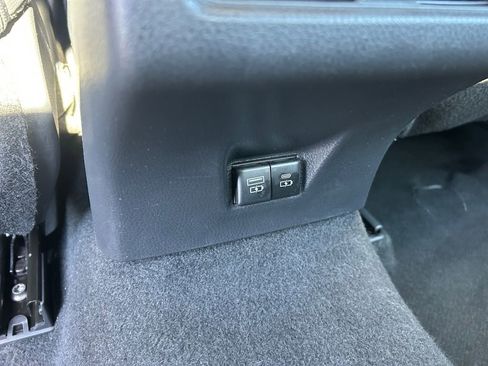 Used 2025 Toyota Camry SE image 35