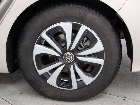 Used 2019 Toyota Prius Prime Premium FWD image 13