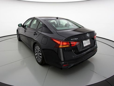 Used 2025 Nissan Altima 2.5 SV FWD image 6