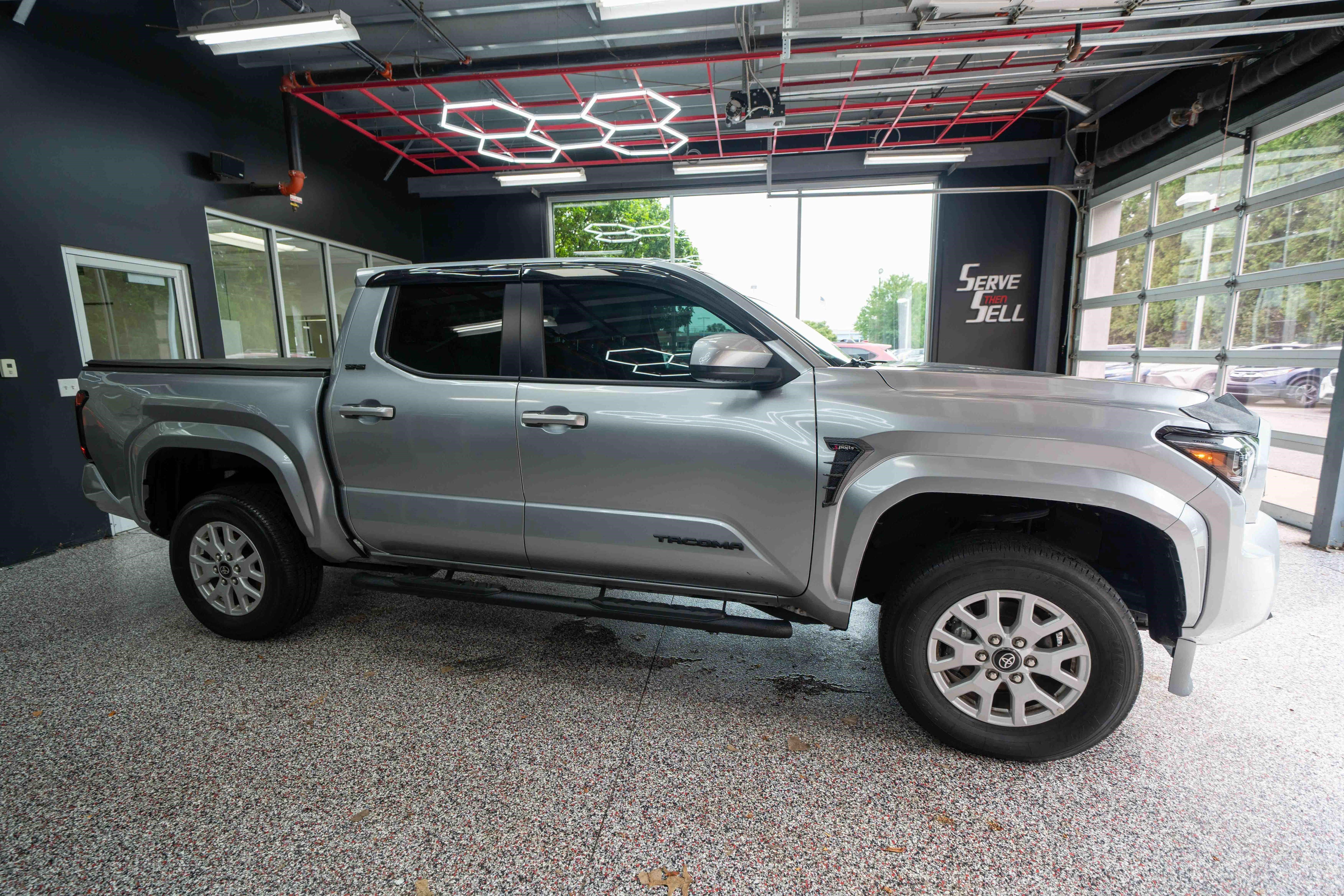 Used 2024 Toyota Tacoma SR5 AWD/4WD image 5