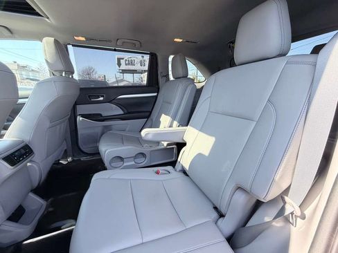Used 2019 Toyota Highlander XLE AWD/4WD image 27