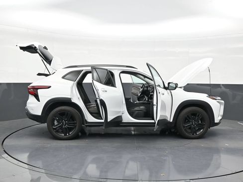 Used 2025 Chevrolet Trax ACTIV FWD image 28