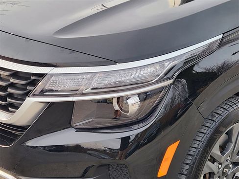 Used 2021 Kia Seltos LX image 8