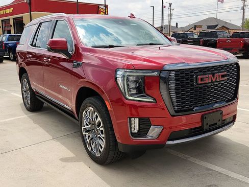 Used 2023 GMC Yukon Denali Ultimate AWD/4WD image 4