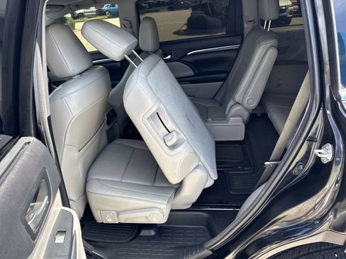 Used 2016 Toyota Highlander Limited FWD image 11
