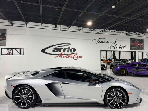 Used 2018 Lamborghini Aventador S image 24