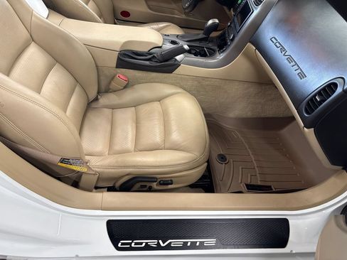 Used 2006 Chevrolet Corvette Coupe w/ Preferred Equipment Group RWD image 51
