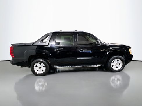 Used 2011 Chevrolet Avalanche LT w/ Luxury Package image 3
