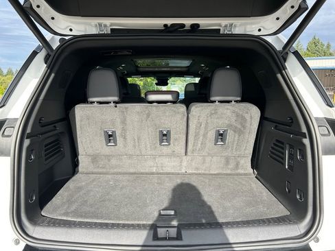 Used 2024 Chevrolet Traverse RS image 24