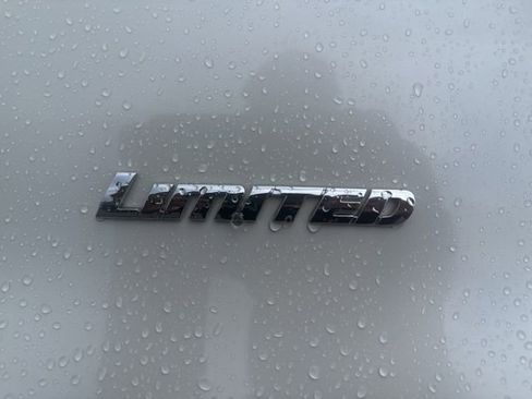 Used 2018 Toyota 4Runner Limited AWD/4WD image 6